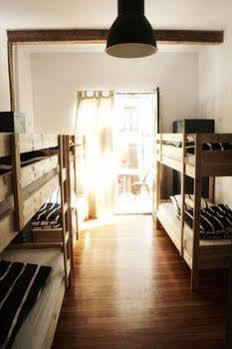 Hostal Surfing Etxea - Surf San Sebastián